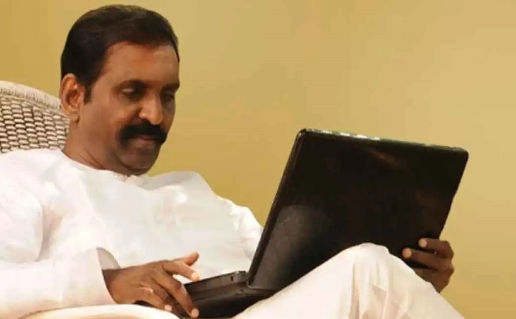   Vairamuthu tweet